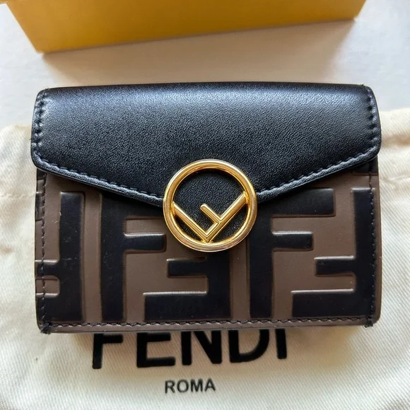 Fendi Embossed Leather Trifold compact wallet - Picture 3 of 12